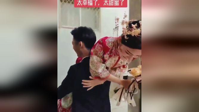 笑脸球的冒险之旅